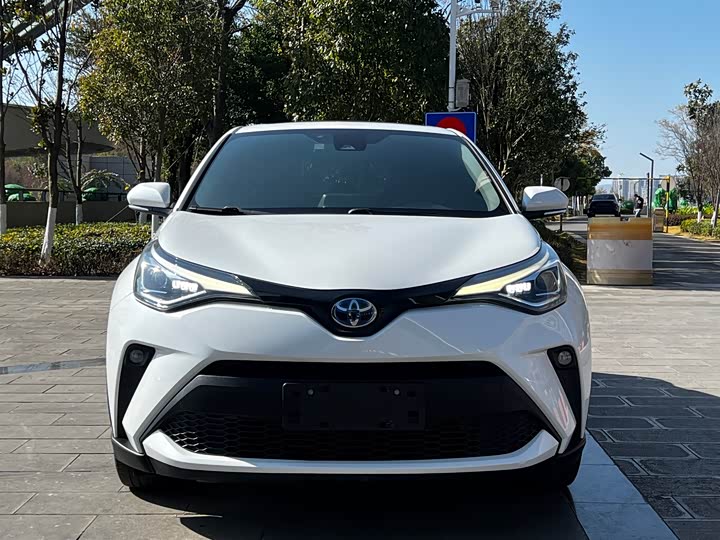 Фото 2 - Toyota C-HR