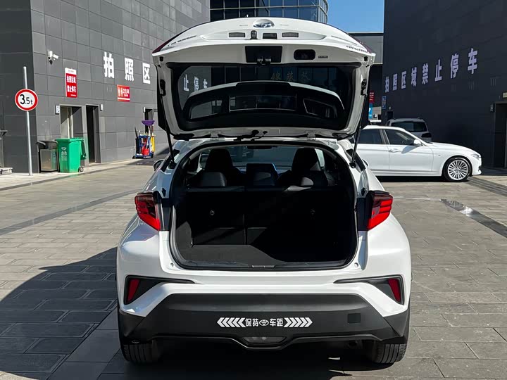 Фото 20 - Toyota C-HR