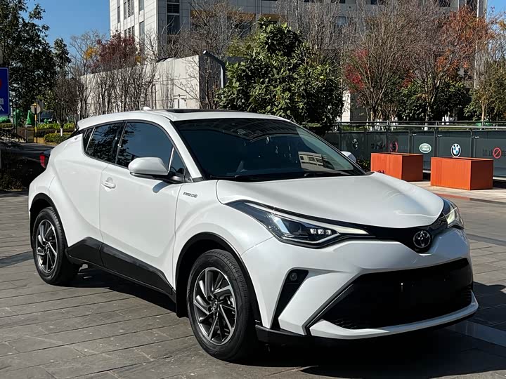 Фото 3 - Toyota C-HR