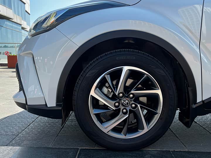 Фото 8 - Toyota C-HR