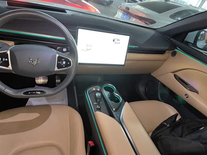 Фото 13 - BAIC Arcfox Alpha T5