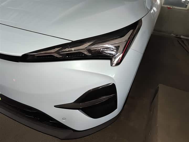 Фото 24 - BAIC Arcfox Alpha T5