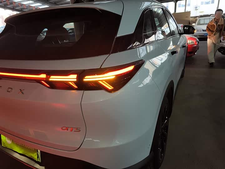 Фото 8 - BAIC Arcfox Alpha T5