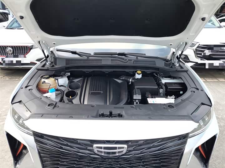 Фото 19 - Geely Atlas