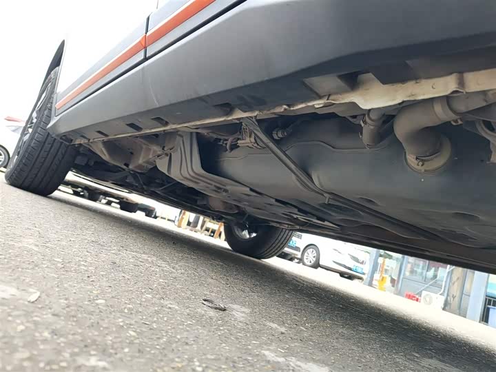 Фото 21 - Geely Atlas