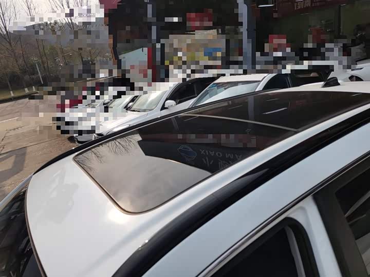 Фото 26 - Geely Atlas