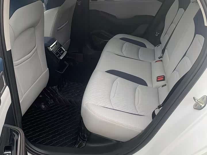 Фото 9 - Geely Preface