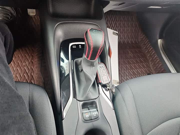 Фото 14 - Toyota Corolla