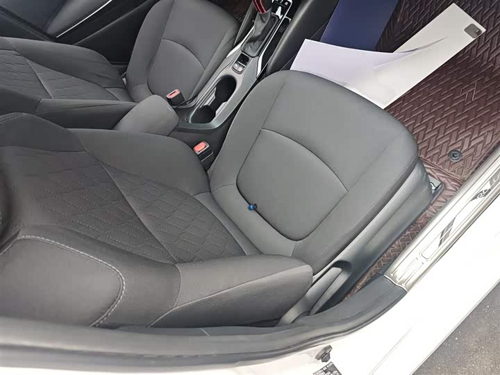 Фото 25 - Toyota Corolla