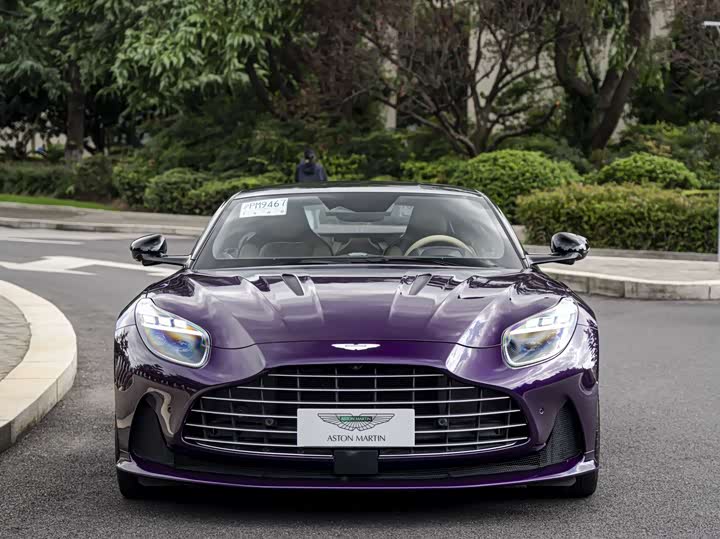 Фото 2 - Aston Martin DB12