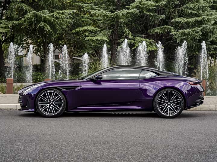 Фото 3 - Aston Martin DB12