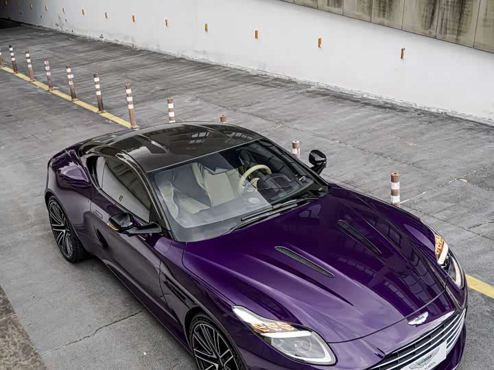 Фото 5 - Aston Martin DB12