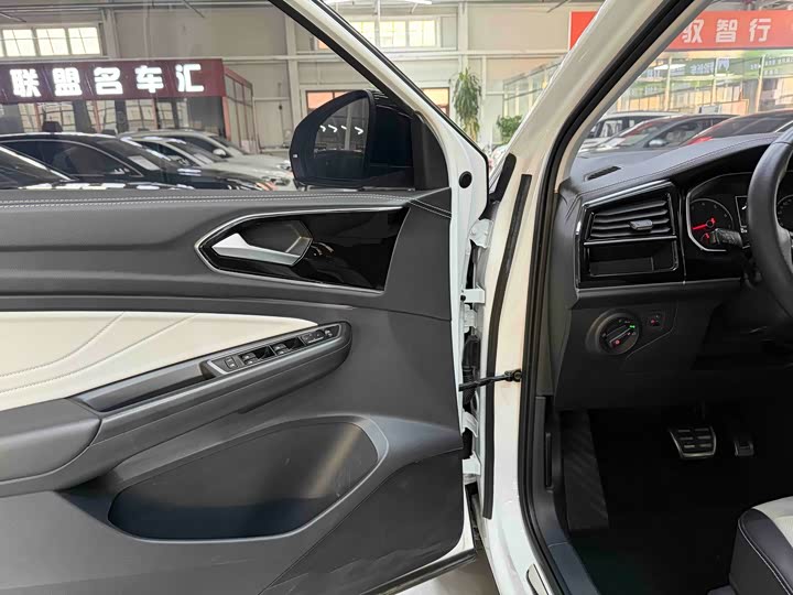 Фото 9 - Jetta VS7