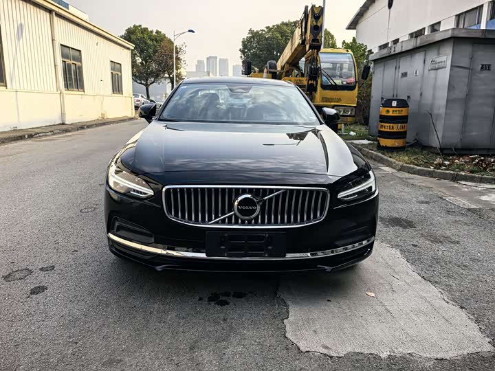 Фото 2 - Volvo S90