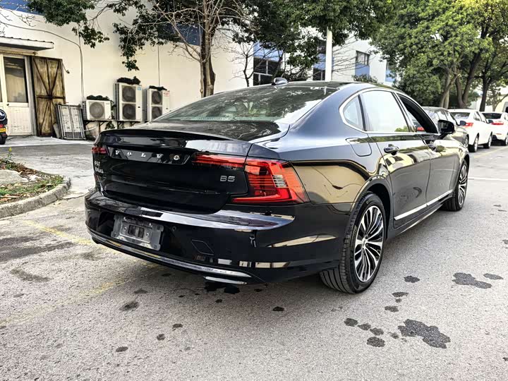 Фото 4 - Volvo S90