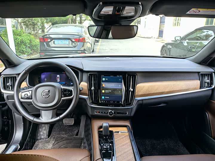 Фото 8 - Volvo S90