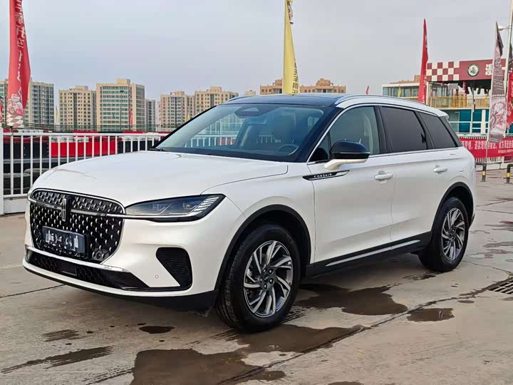 Фото 1 - Lincoln Corsair