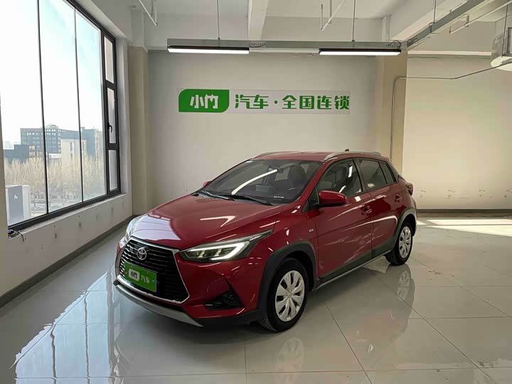 Фото 1 - Toyota Yaris L Hatchback