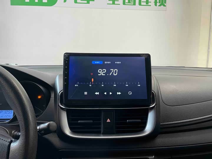 Фото 18 - Toyota Yaris L Hatchback