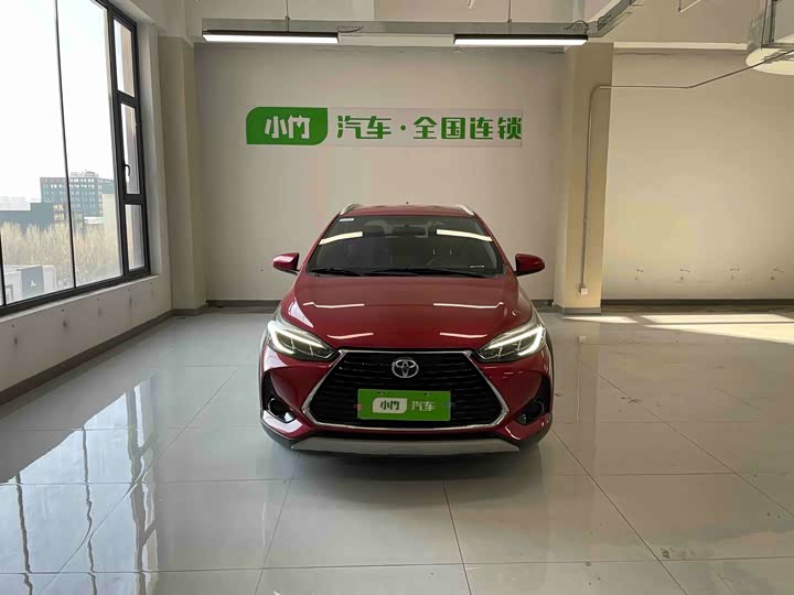 Фото 2 - Toyota Yaris L Hatchback