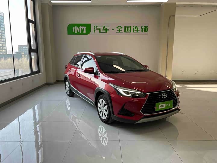 Фото 3 - Toyota Yaris L Hatchback