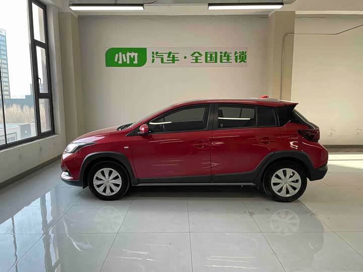 Фото 4 - Toyota Yaris L Hatchback