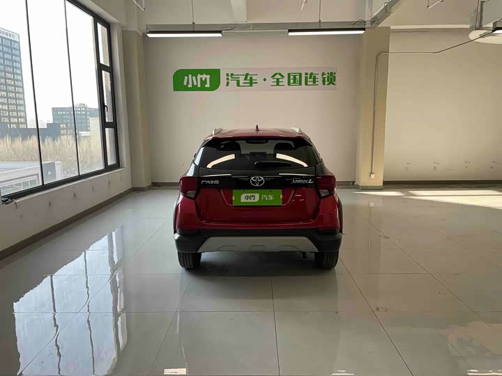 Фото 6 - Toyota Yaris L Hatchback