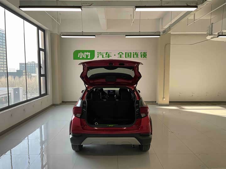 Фото 7 - Toyota Yaris L Hatchback