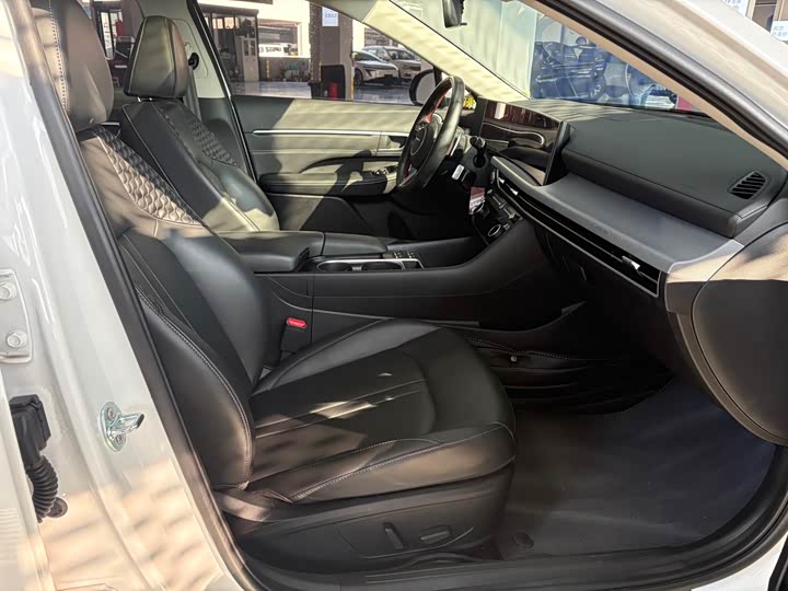 Фото 14 - Hyundai Sonata N Line