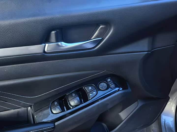 Фото 10 - Nissan Teana