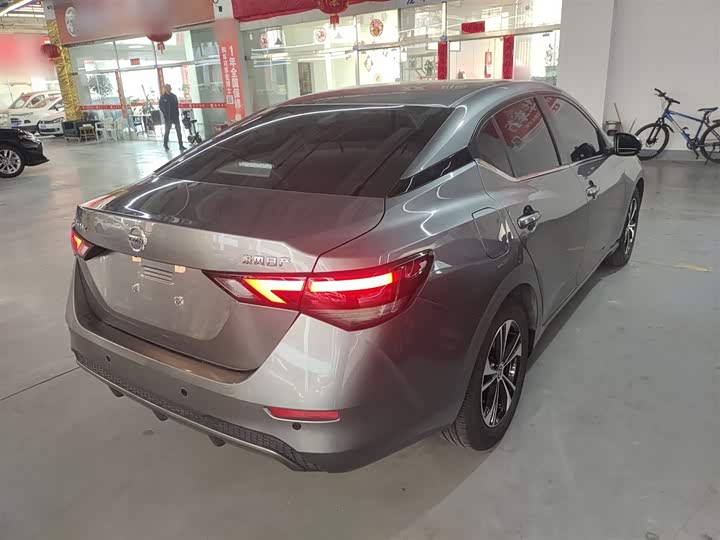 Фото 7 - Nissan Sylphy