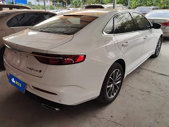 Фото 3 - Geely Preface