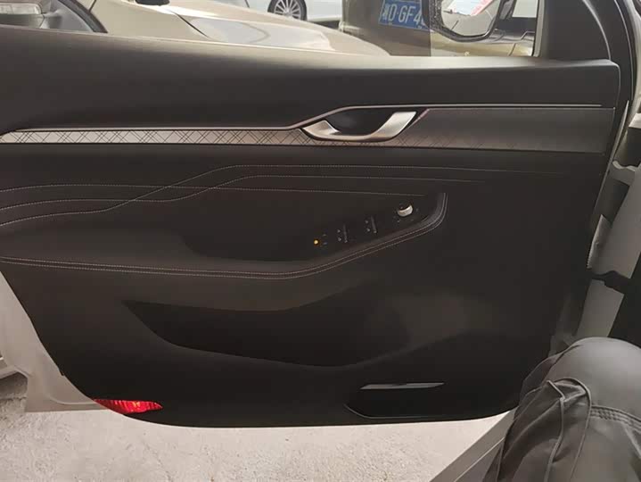 Фото 6 - Geely Preface