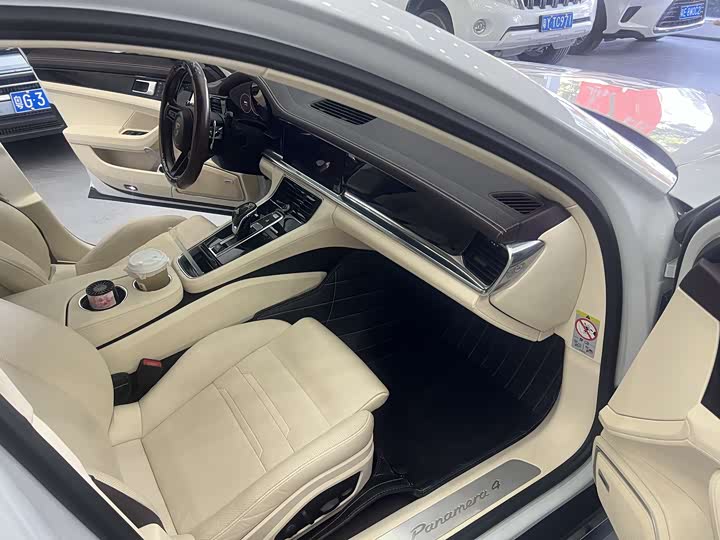 Фото 6 - Porsche Panamera