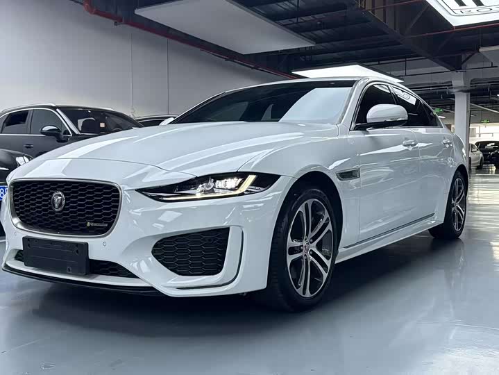 Фото 1 - Jaguar XE L