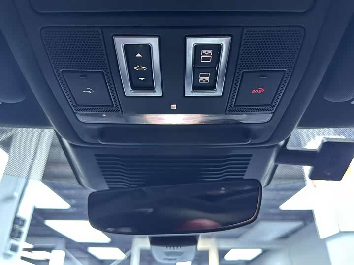 Фото 12 - Jaguar XE L