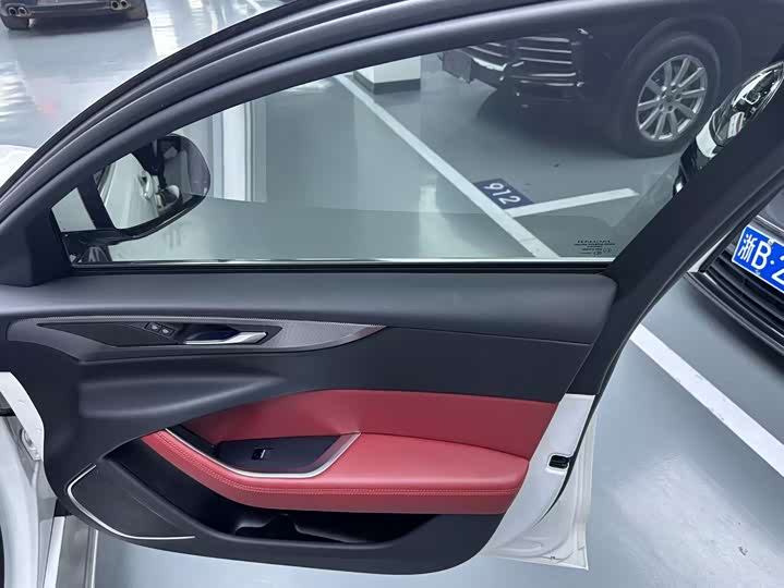 Фото 14 - Jaguar XE L