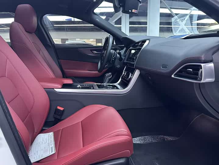 Фото 15 - Jaguar XE L