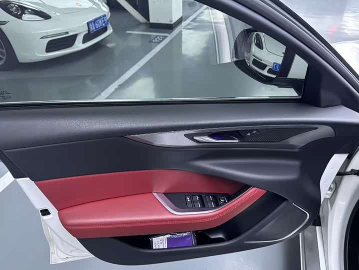 Фото 4 - Jaguar XE L