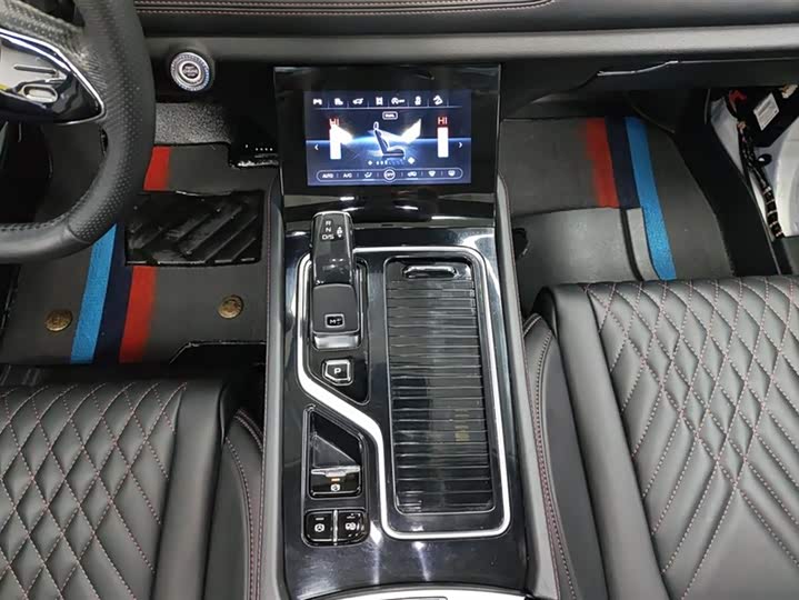 Фото 16 - Bestune T99