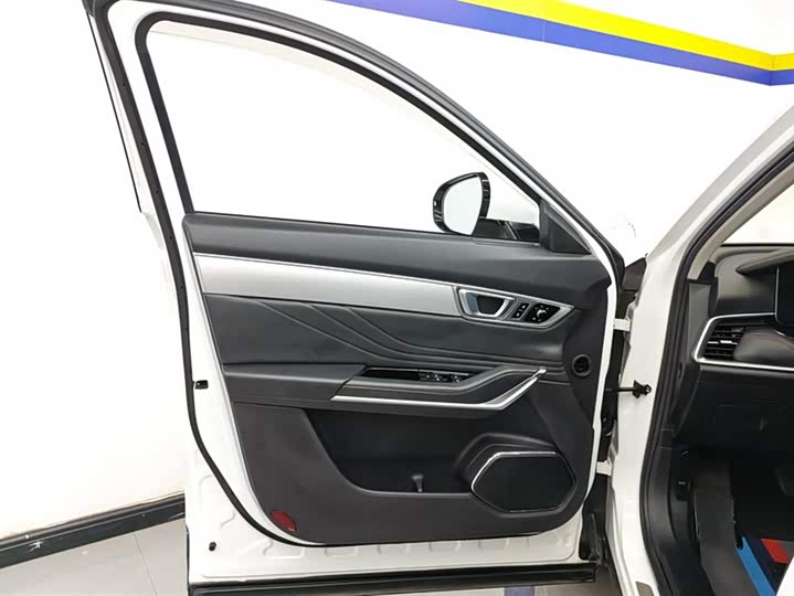 Фото 7 - Bestune T99