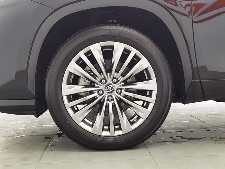 Фото 17 - Toyota Highlander