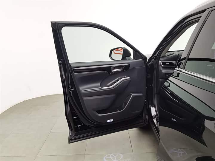 Фото 8 - Toyota Highlander