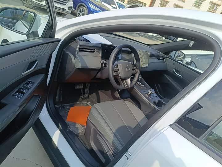 Фото 16 - BYD Qin Plus