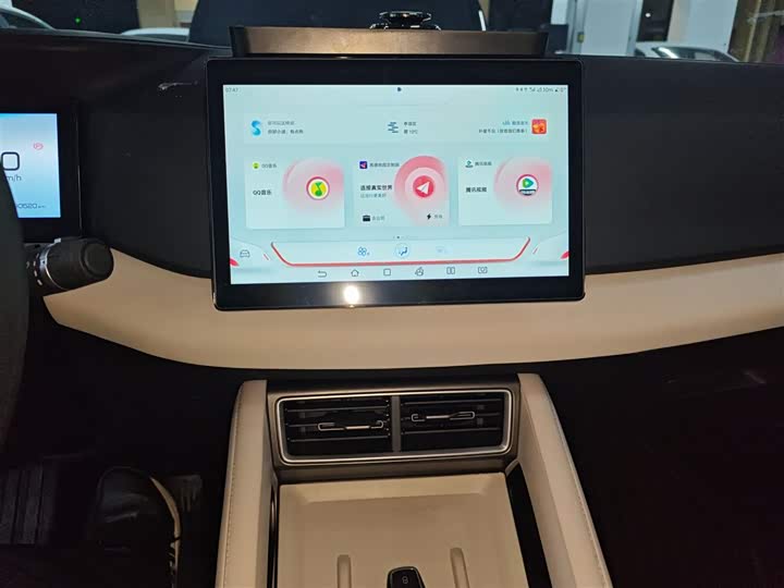 Фото 13 - BYD Yuan Up