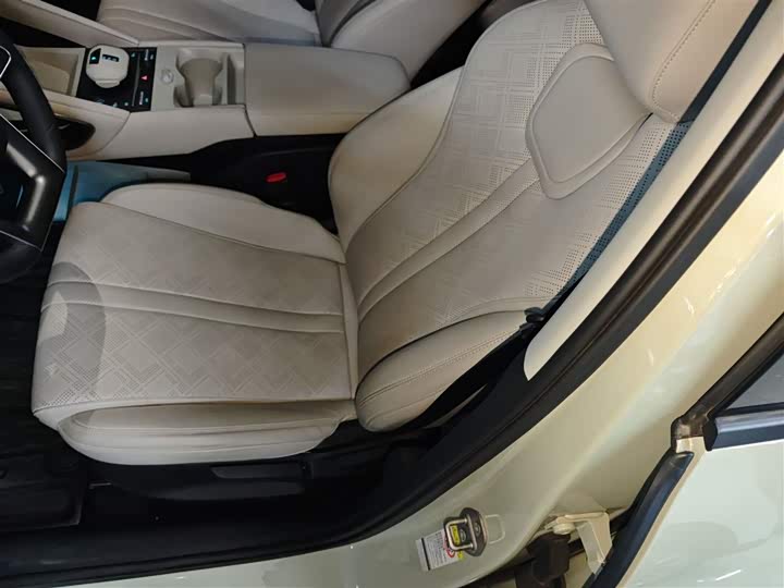 Фото 15 - BYD Yuan Up