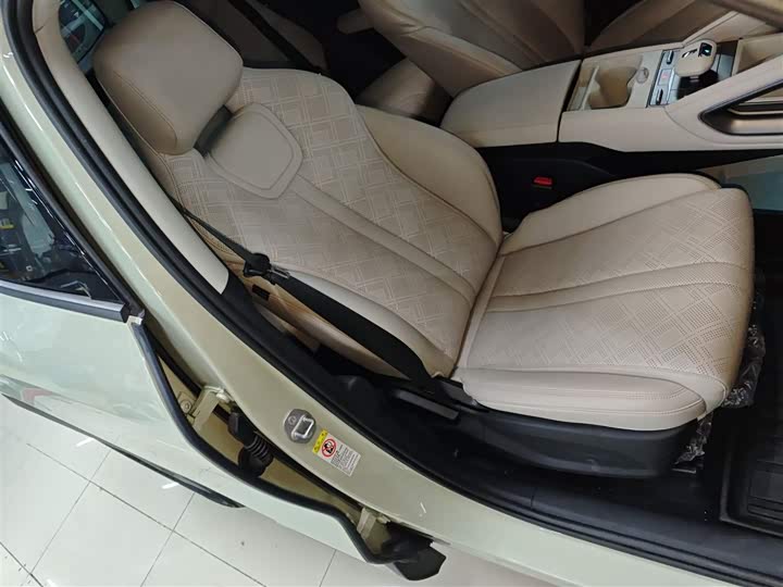 Фото 25 - BYD Yuan Up