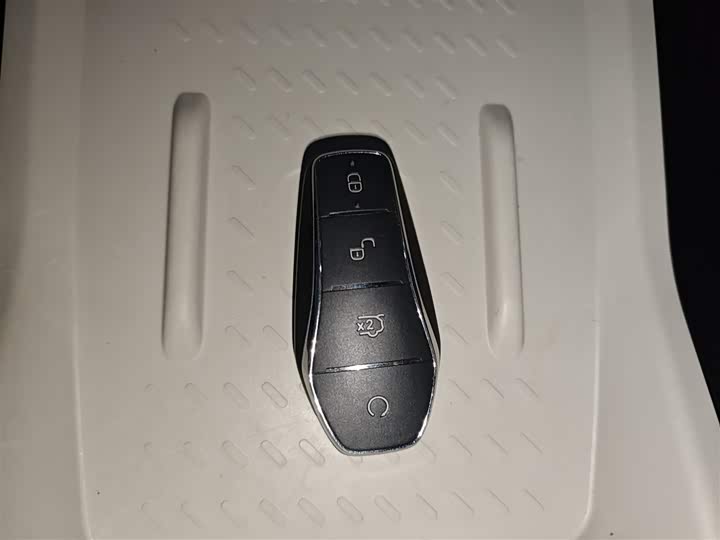 Фото 9 - BYD Yuan Up