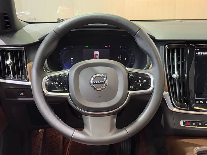 Фото 11 - Volvo S90