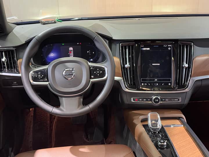 Фото 13 - Volvo S90